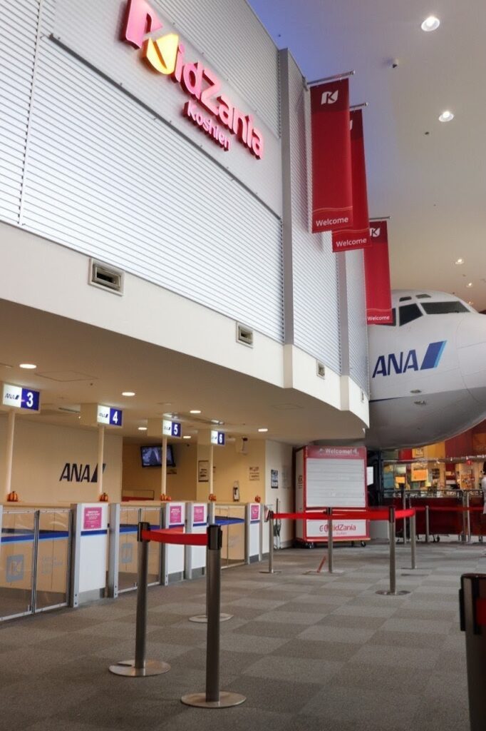 キッザニア甲子園の優先入場口となる3階飛行機前のANA機首部分