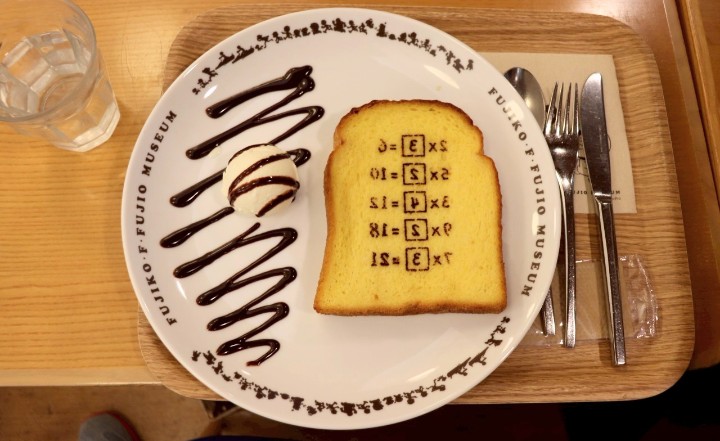 ドラえもんミュージアムカフェで注文した暗記パン