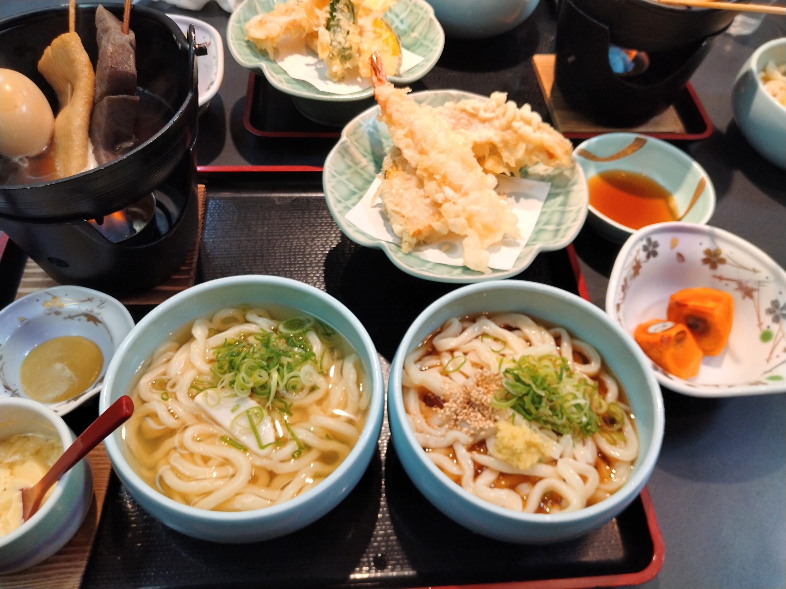 自分たちで打ったうどんと天ぷらの食事
