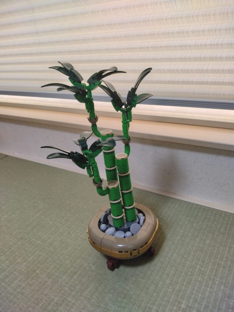 畳の部屋に飾ったレゴ・ボタニカル ラッキーバンブー
