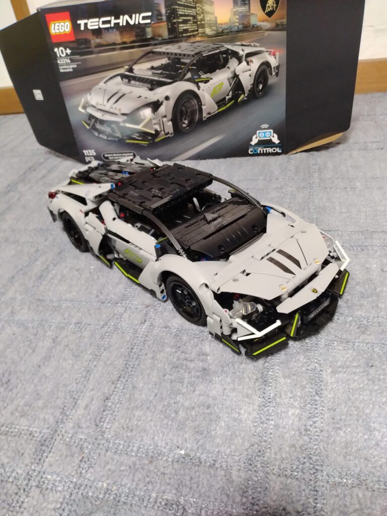 息子が完成させたレゴテクニックのランボルギーニ