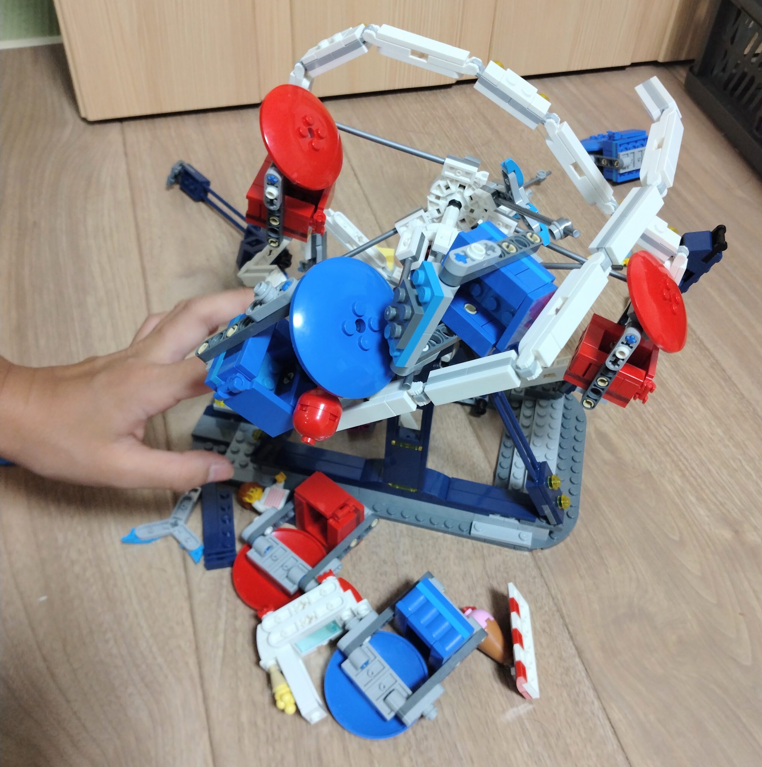 解体途中にできたゾンビが乗る観覧車